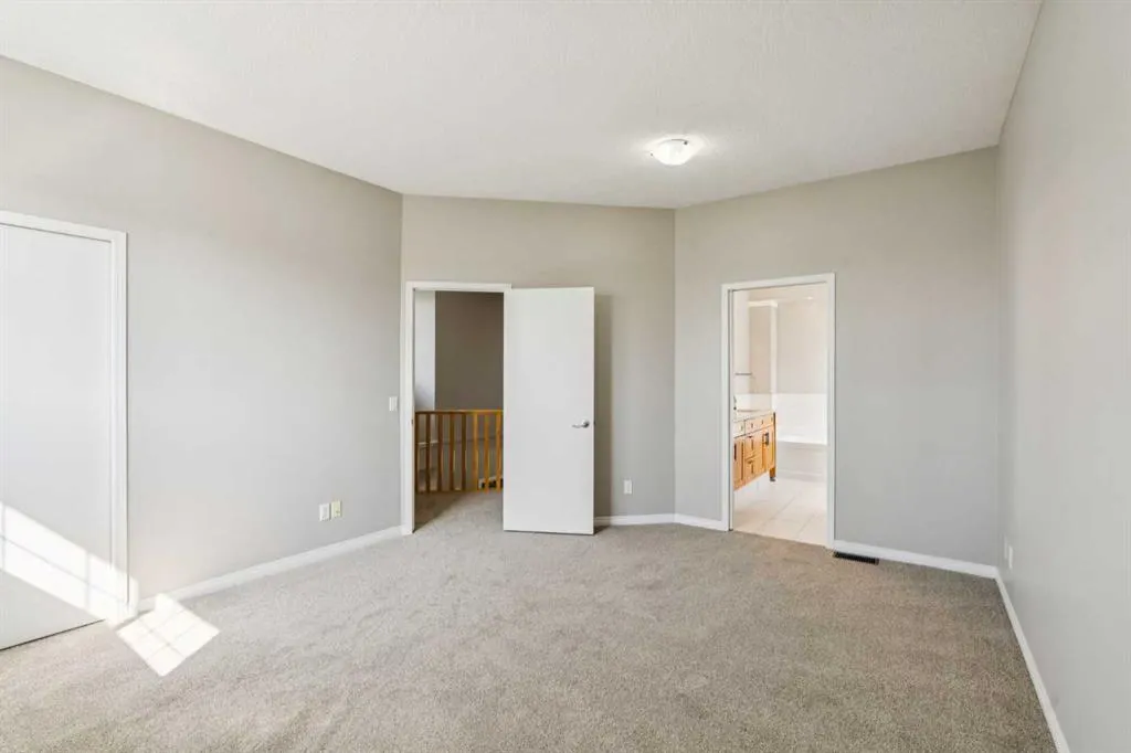 7728 Springbank Way SW