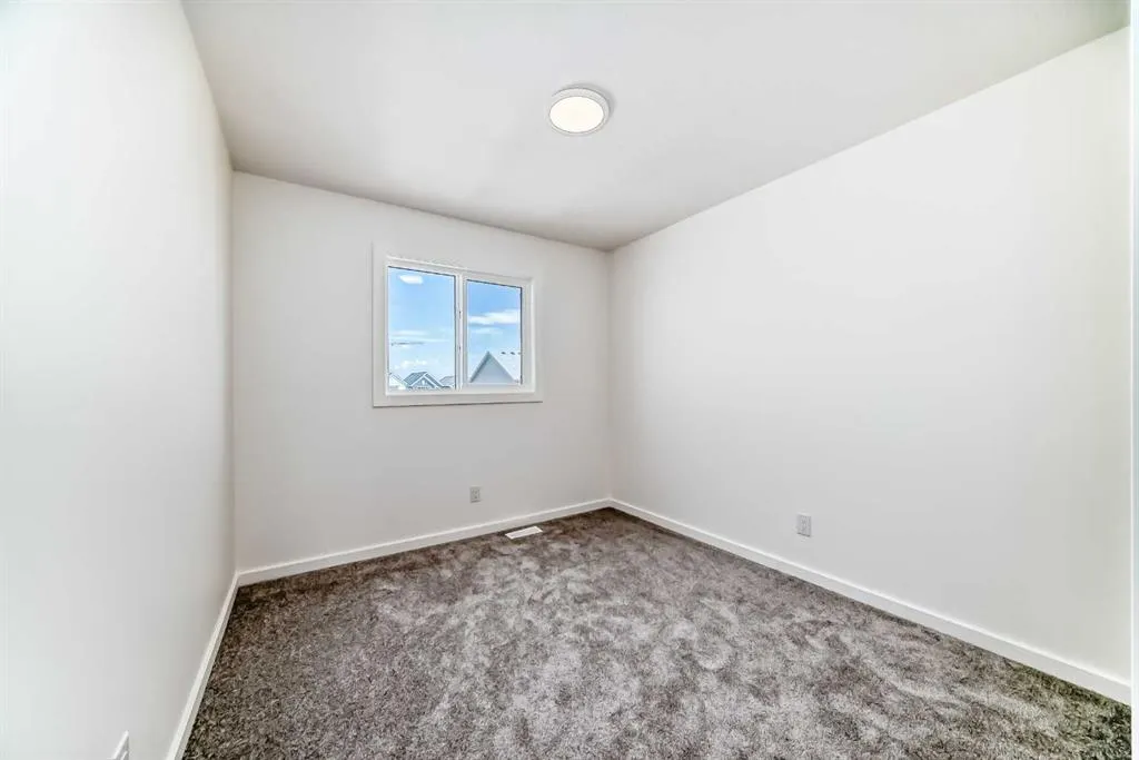 92 Bartlett Crescent SE