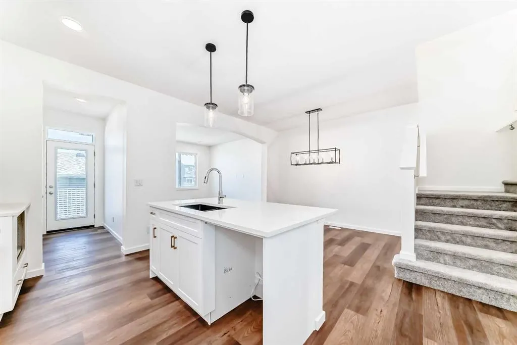 92 Bartlett Crescent SE
