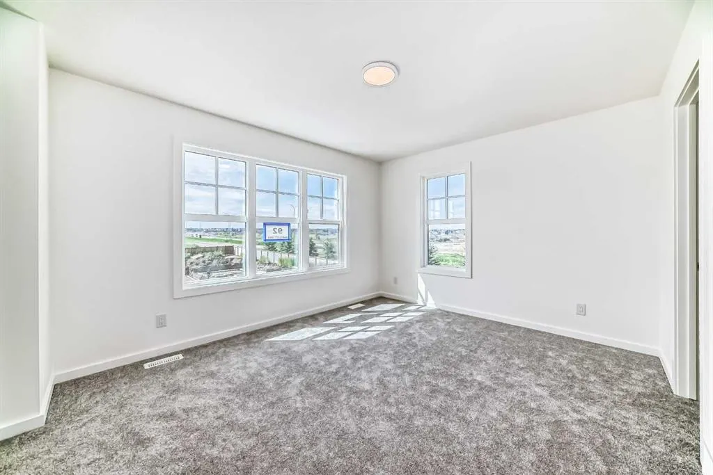 92 Bartlett Crescent SE