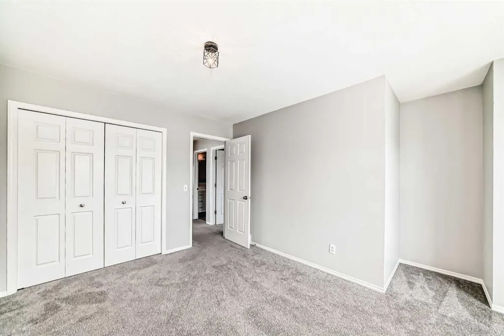 237 Tarington Close NE