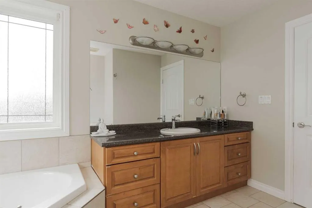 233 Lynx Crescent