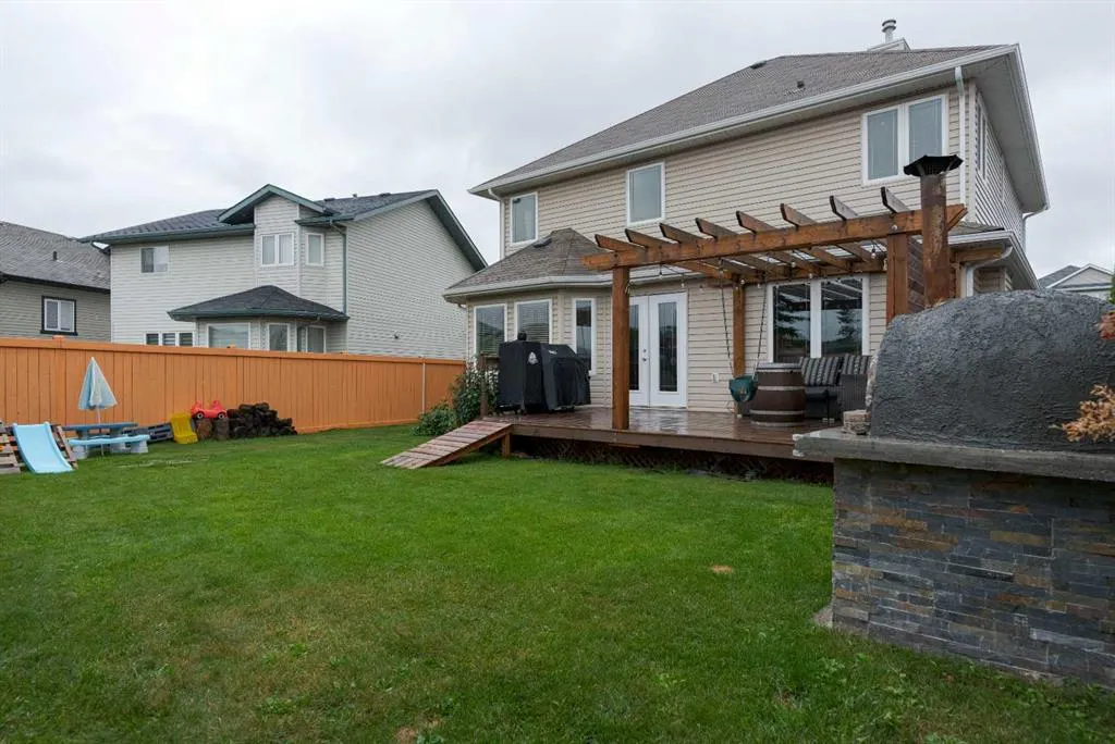 233 Lynx Crescent