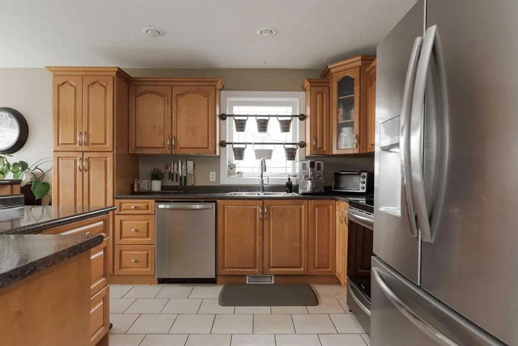 233 Lynx Crescent