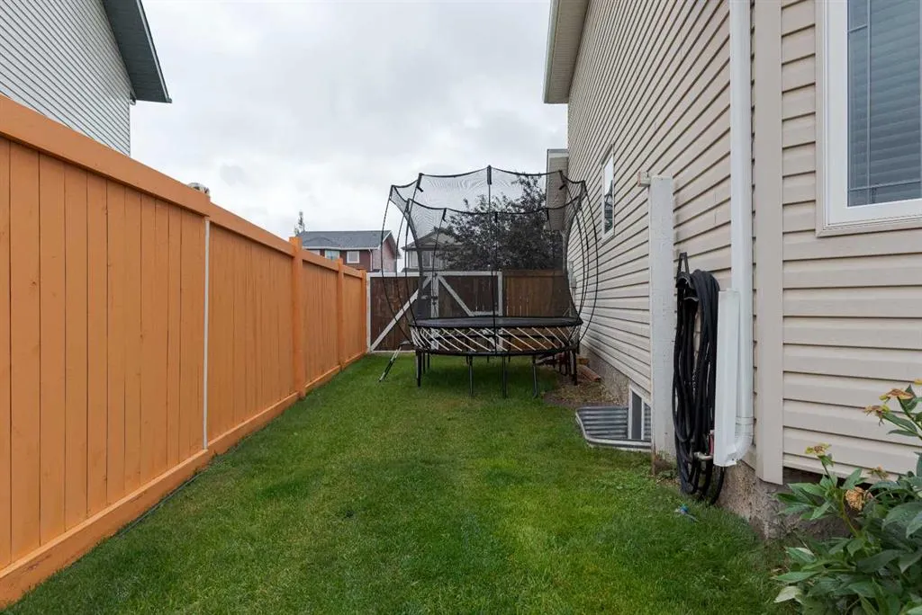 233 Lynx Crescent