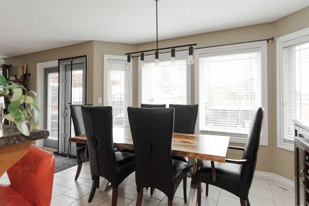 233 Lynx Crescent