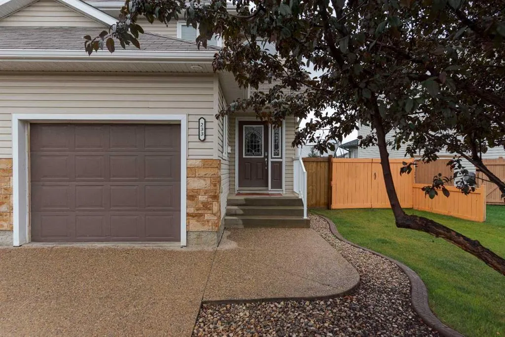233 Lynx Crescent