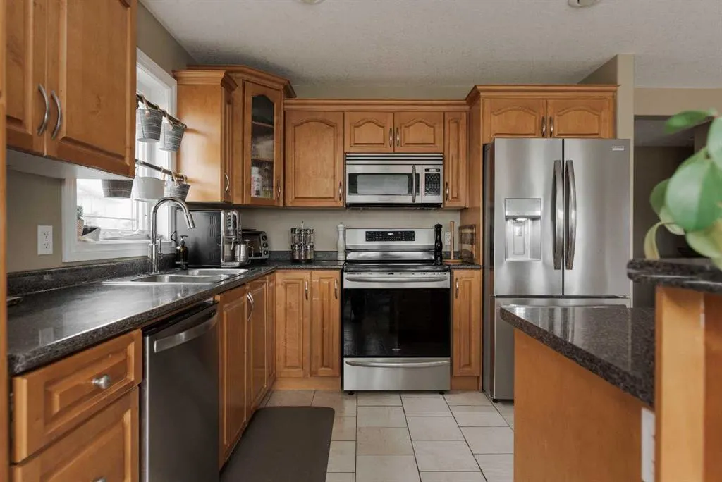 233 Lynx Crescent