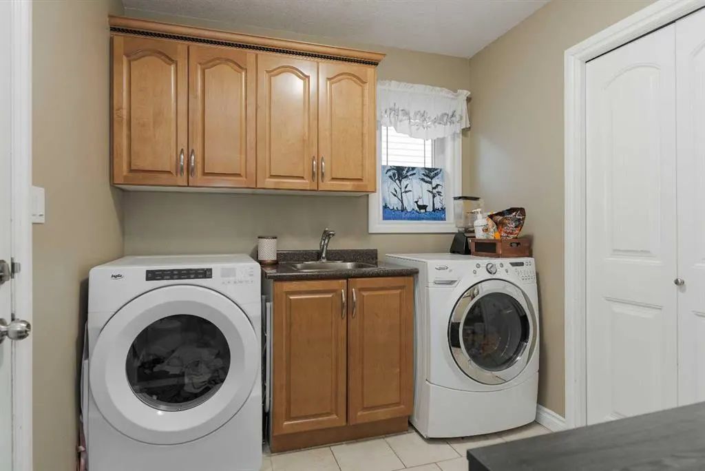 233 Lynx Crescent