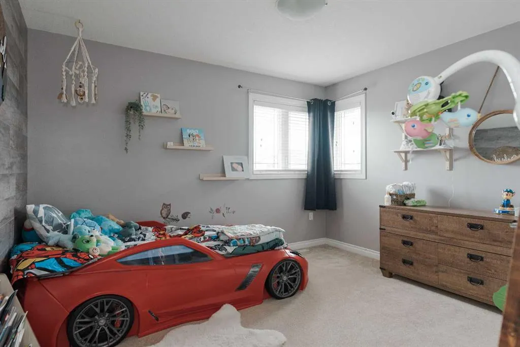 233 Lynx Crescent