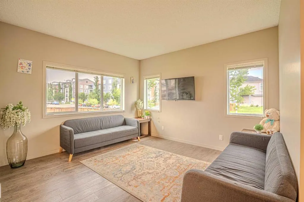 4 Copperpond Parade SE