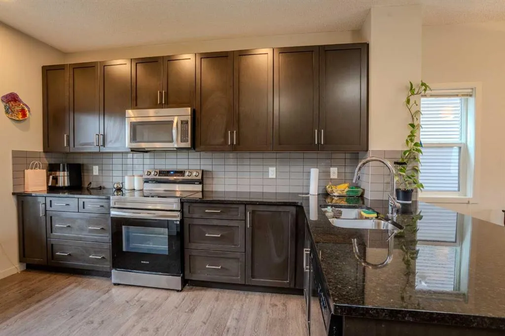 4 Copperpond Parade SE