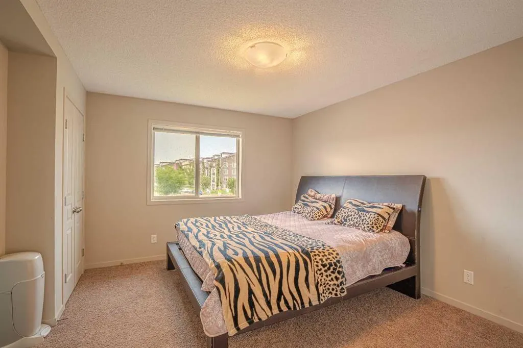 4 Copperpond Parade SE
