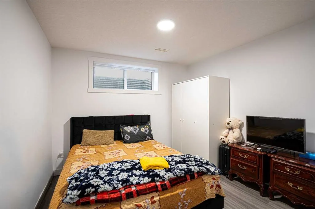 4 Copperpond Parade SE