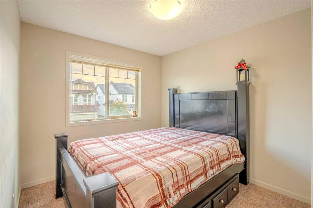 4 Copperpond Parade SE