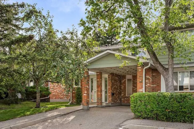 2815 Palliser Drive SW, #23