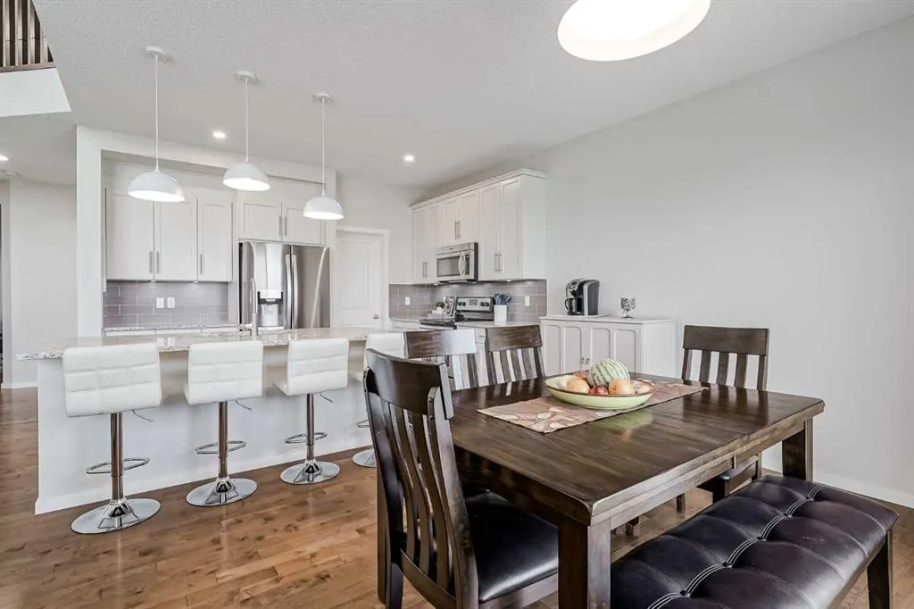225 Kingsmere Cove SE