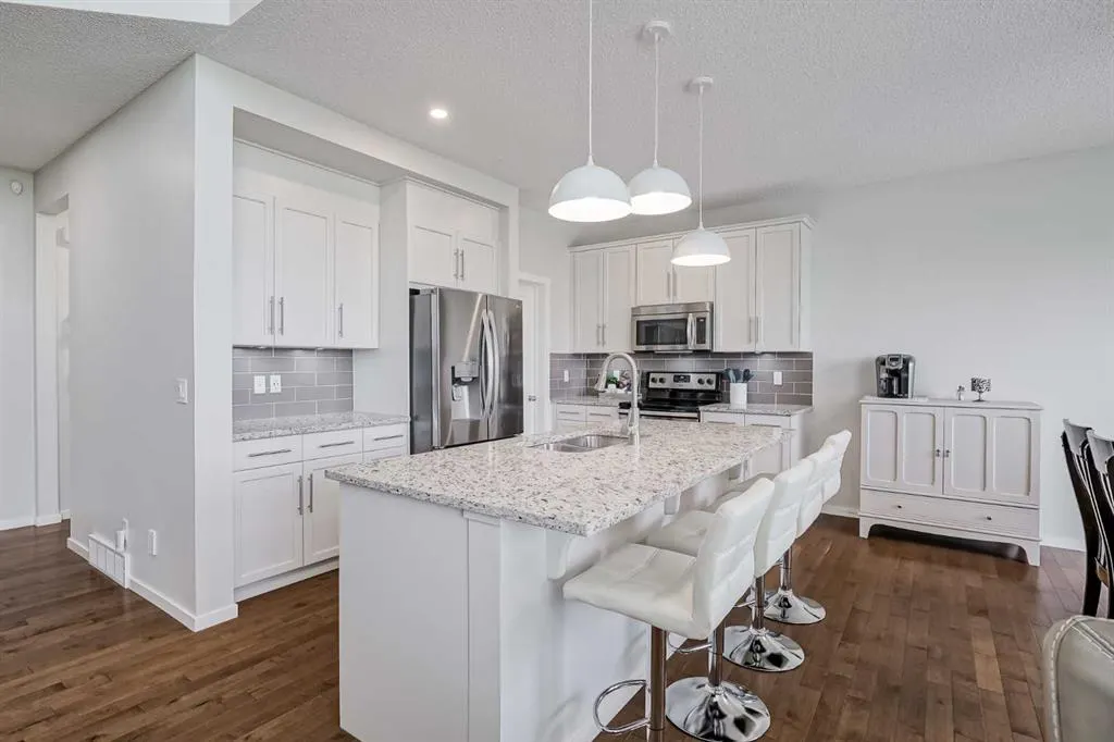 225 Kingsmere Cove SE