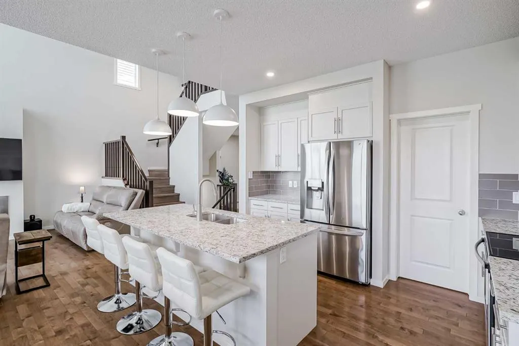 225 Kingsmere Cove SE