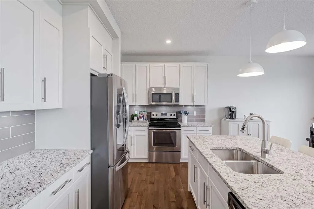 225 Kingsmere Cove SE