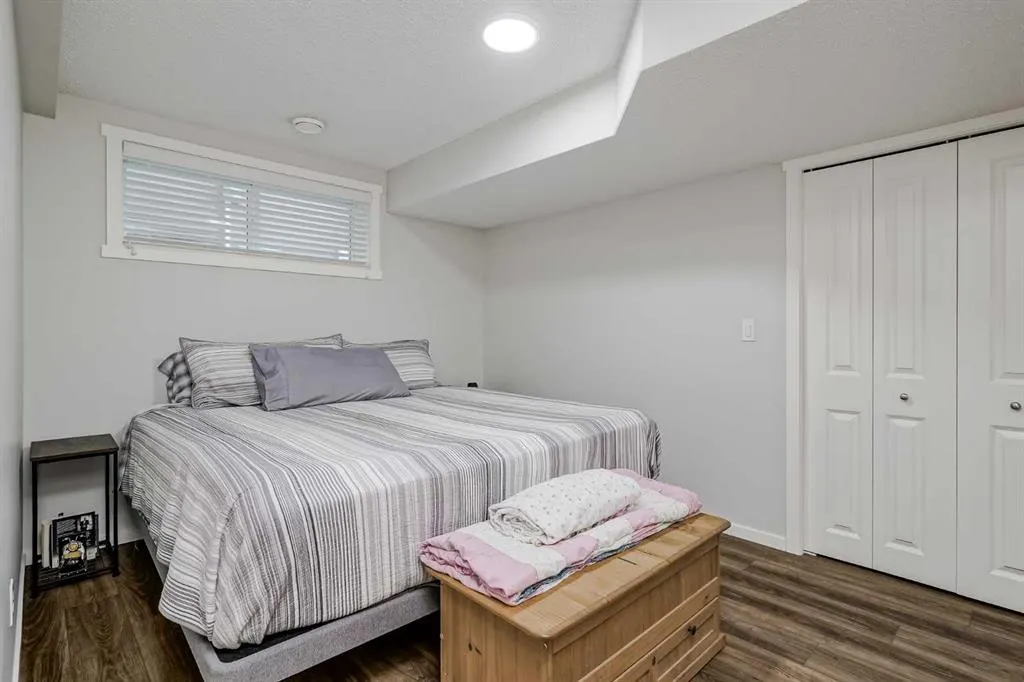 225 Kingsmere Cove SE