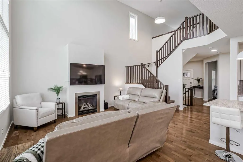 225 Kingsmere Cove SE