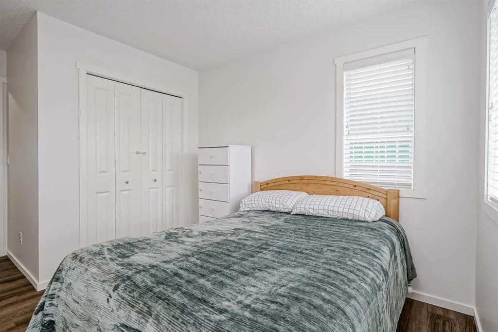 225 Kingsmere Cove SE
