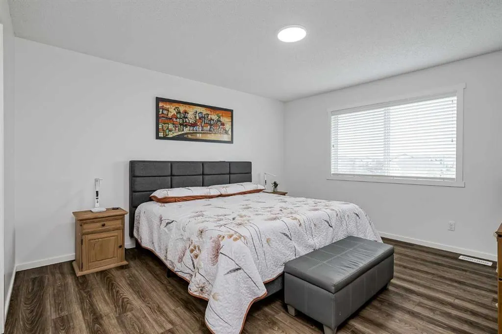 225 Kingsmere Cove SE