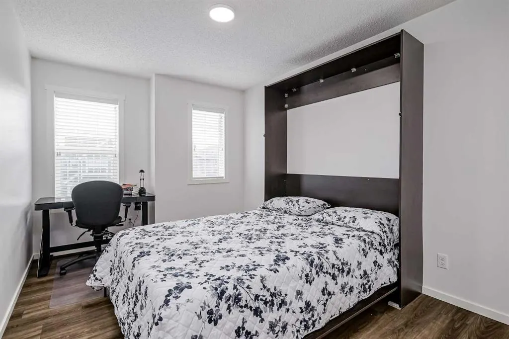 225 Kingsmere Cove SE