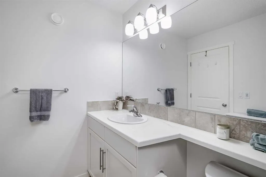 225 Kingsmere Cove SE