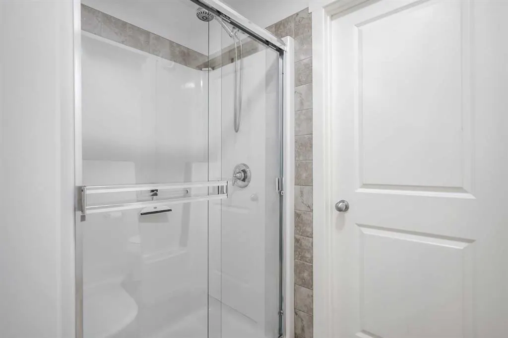 225 Kingsmere Cove SE