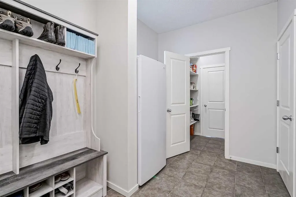 225 Kingsmere Cove SE