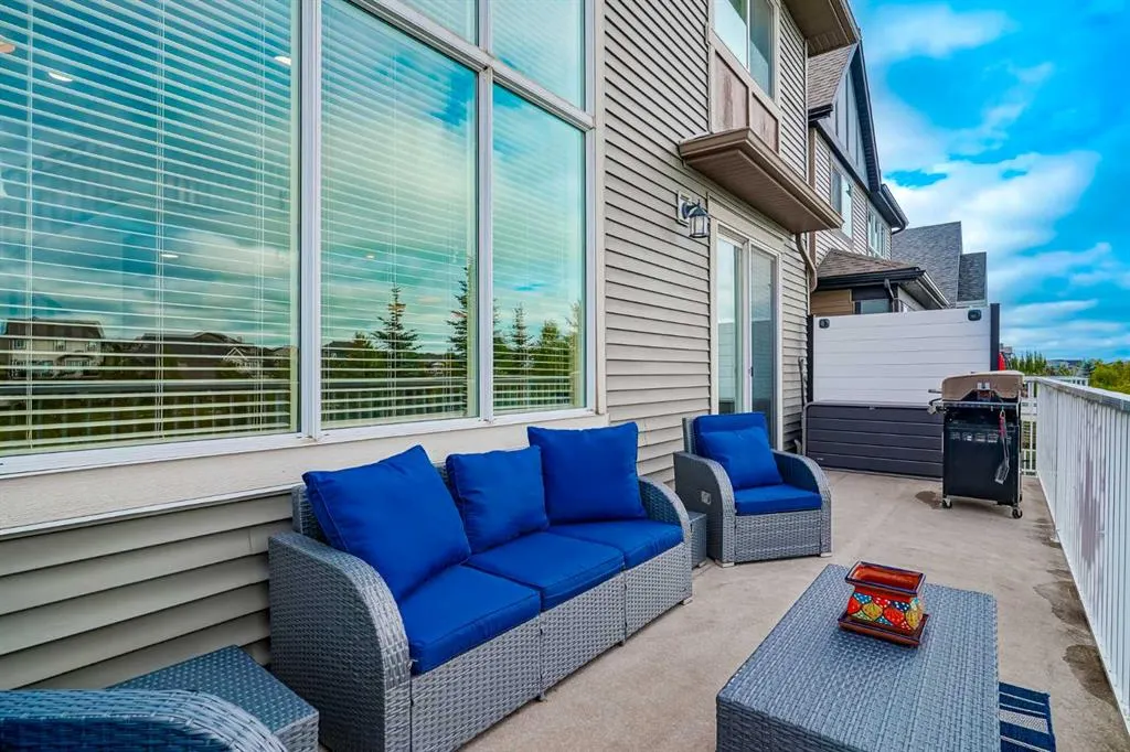 225 Kingsmere Cove SE