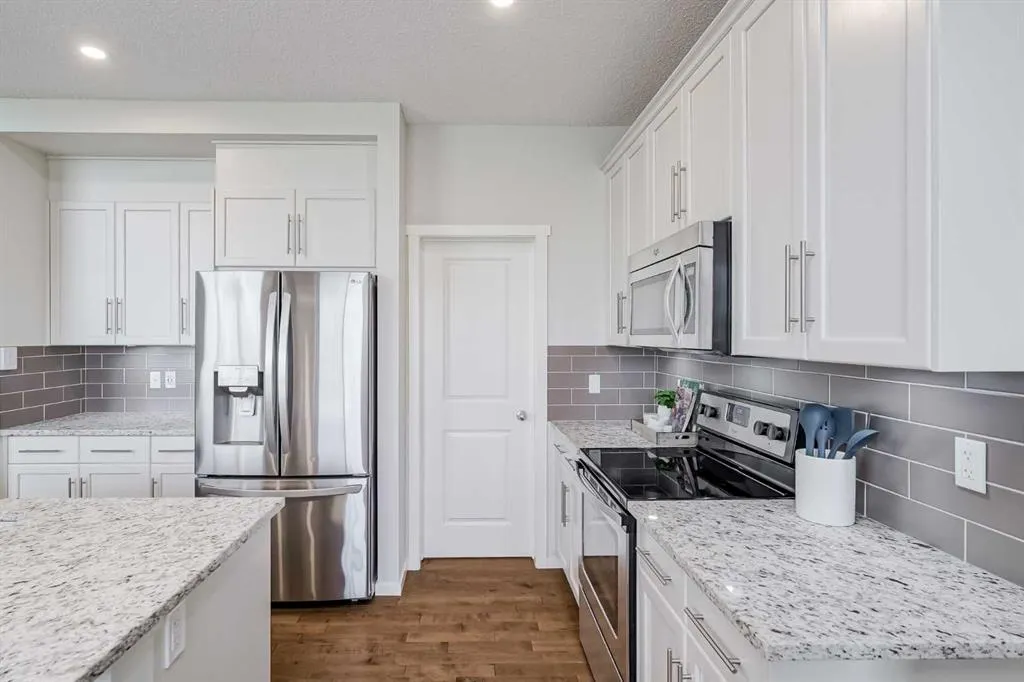 225 Kingsmere Cove SE