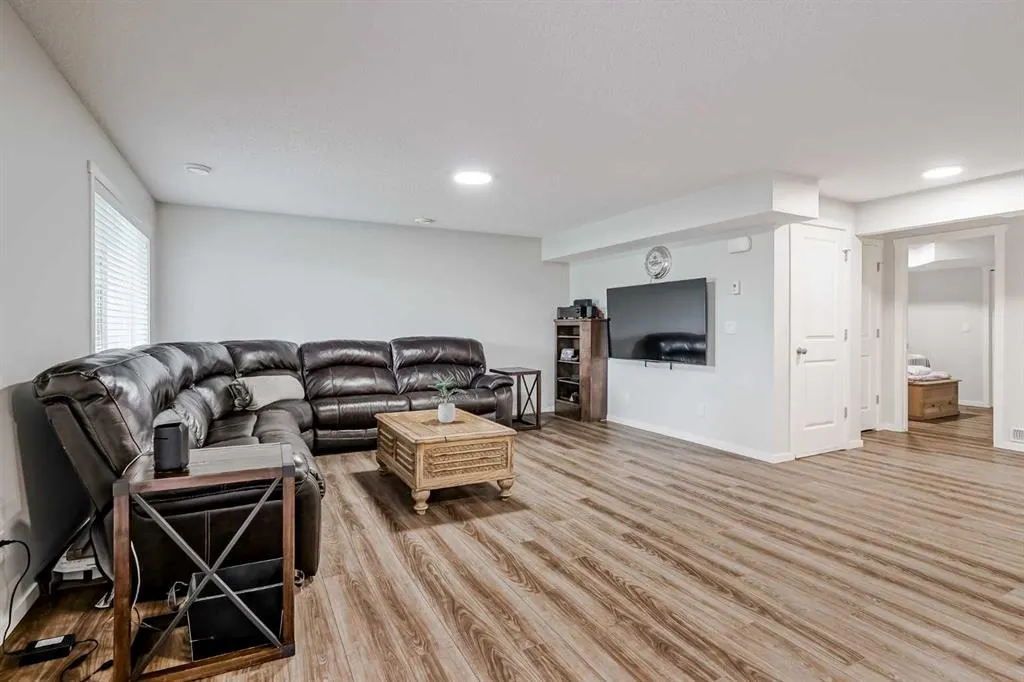 225 Kingsmere Cove SE