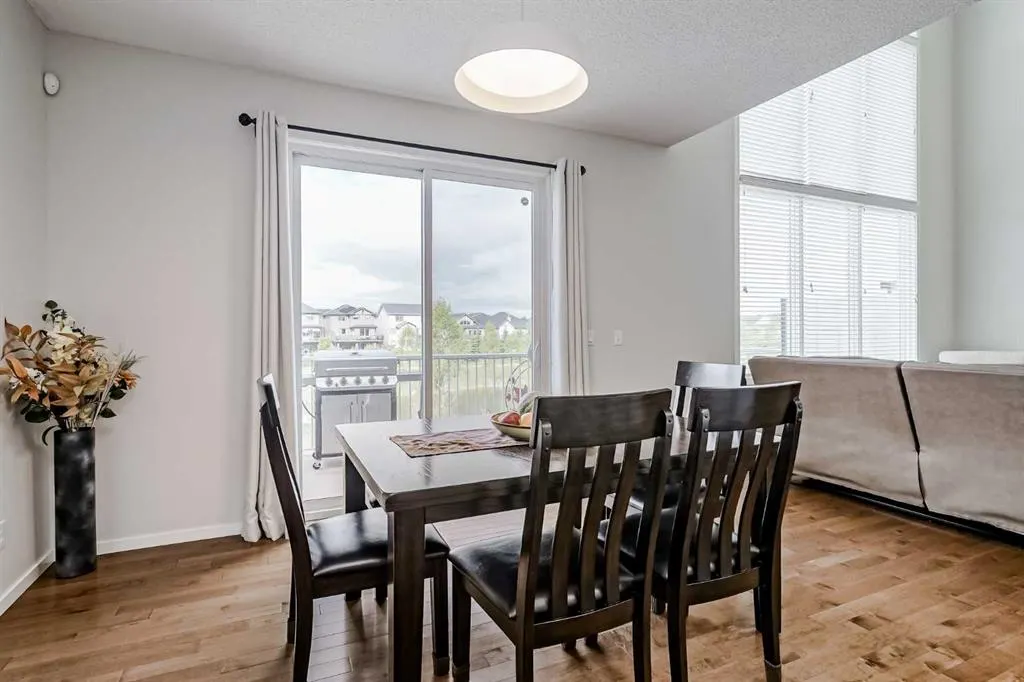 225 Kingsmere Cove SE