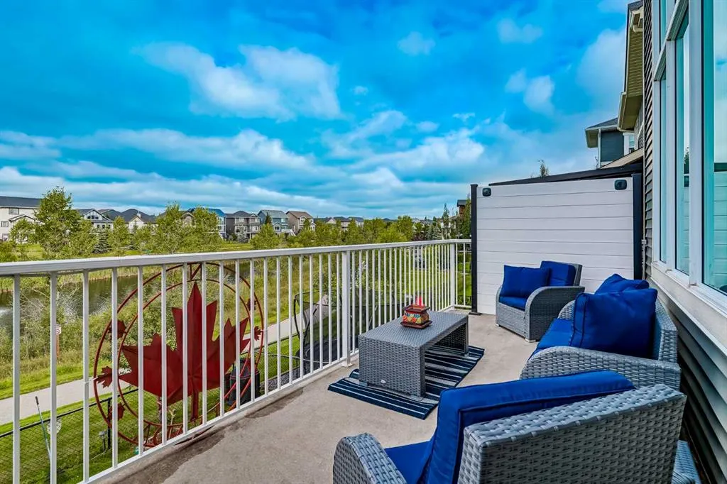 225 Kingsmere Cove SE