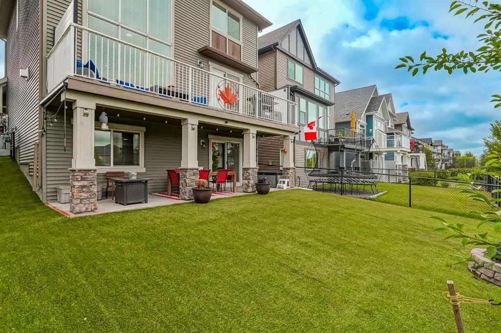 225 Kingsmere Cove SE