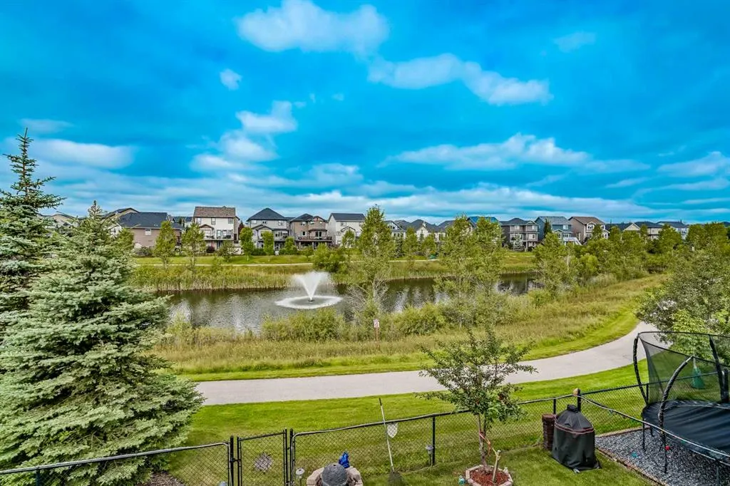 225 Kingsmere Cove SE