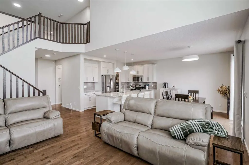 225 Kingsmere Cove SE