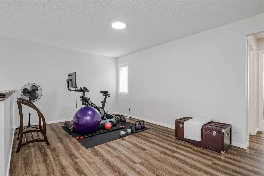 225 Kingsmere Cove SE