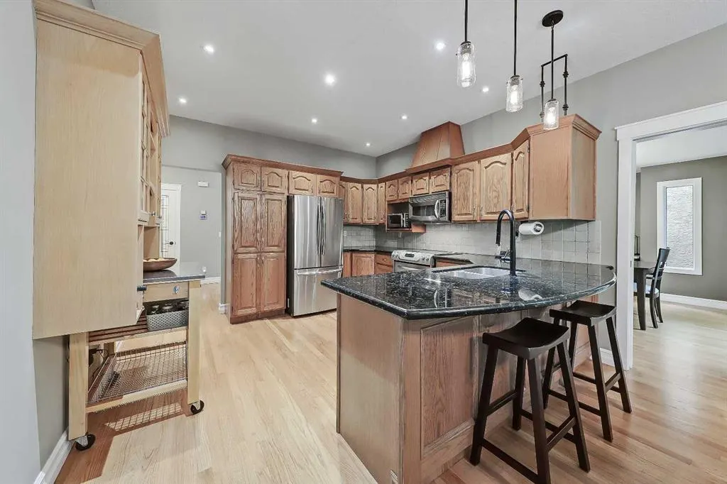 232 Scimitar Bay NW