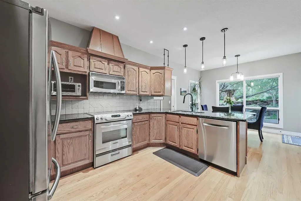 232 Scimitar Bay NW
