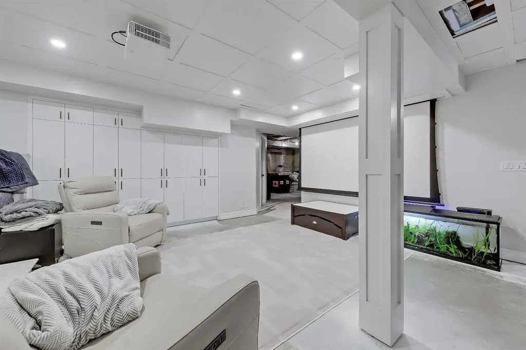 232 Scimitar Bay NW