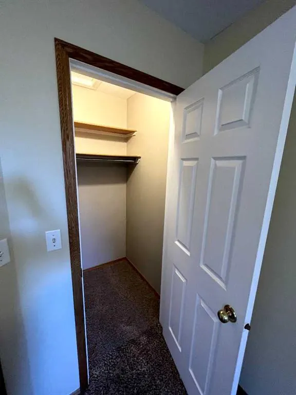 25 Lakeview Close