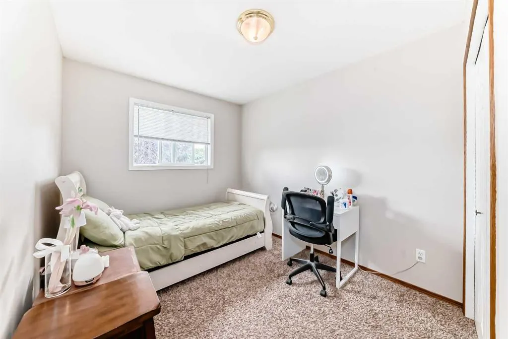 25 Lakeview Close