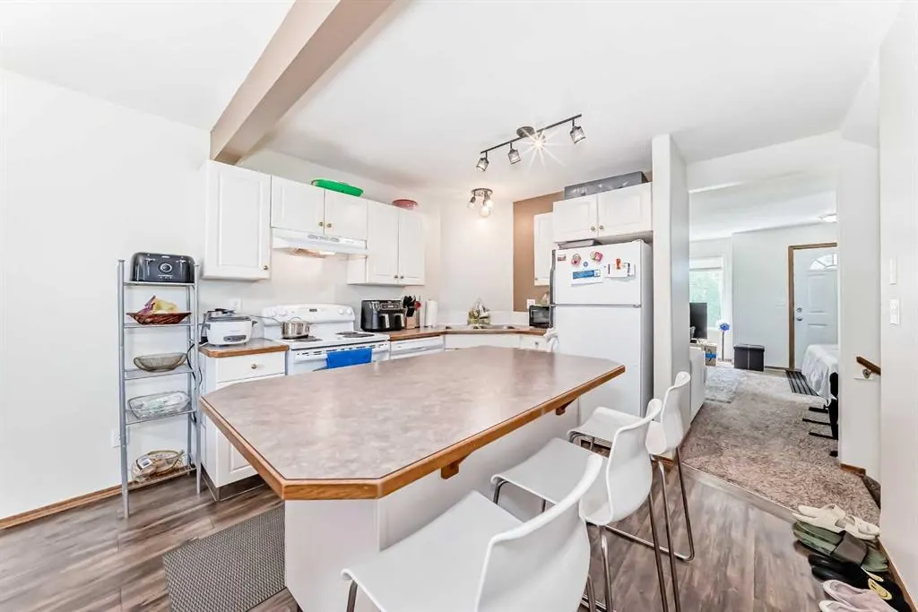 25 Lakeview Close