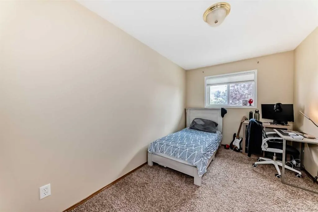 25 Lakeview Close