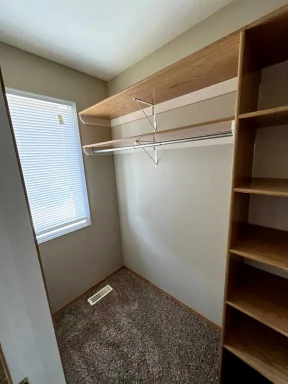 25 Lakeview Close