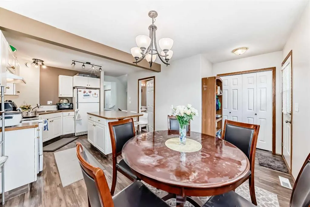 25 Lakeview Close